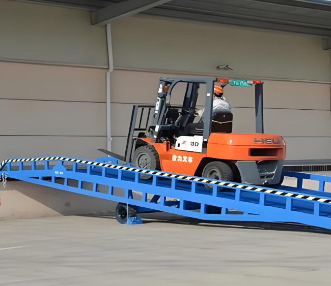 乳山移动式卸货平台（叉车用）
